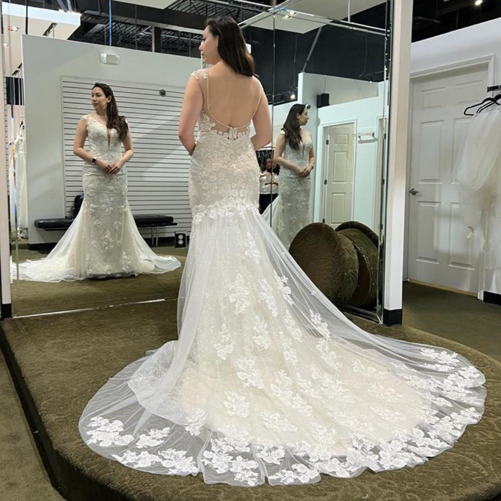 Elegant Lace Wedding Dress